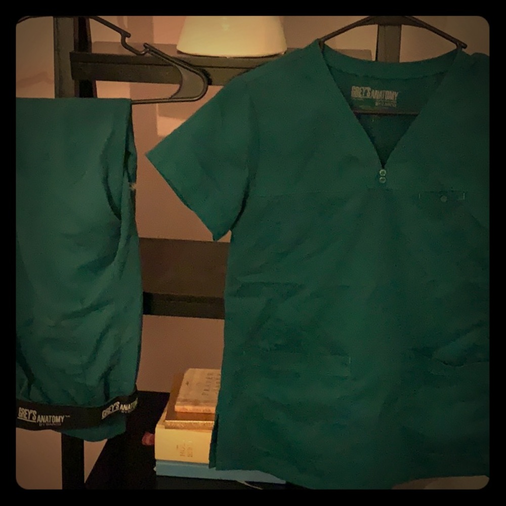 Small scrub set